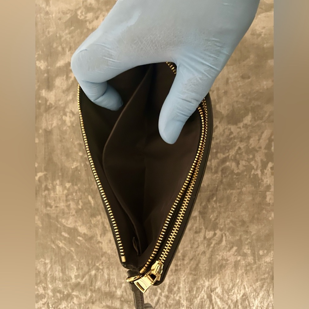Pristine Condition Black Leather Wristlet Coach - Picture 7 of 9